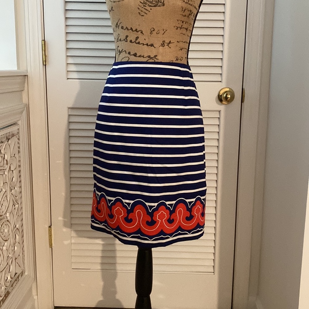 Vineyard Vines Striped Skirt. Size 8. Navy with White Stripes with Detailing